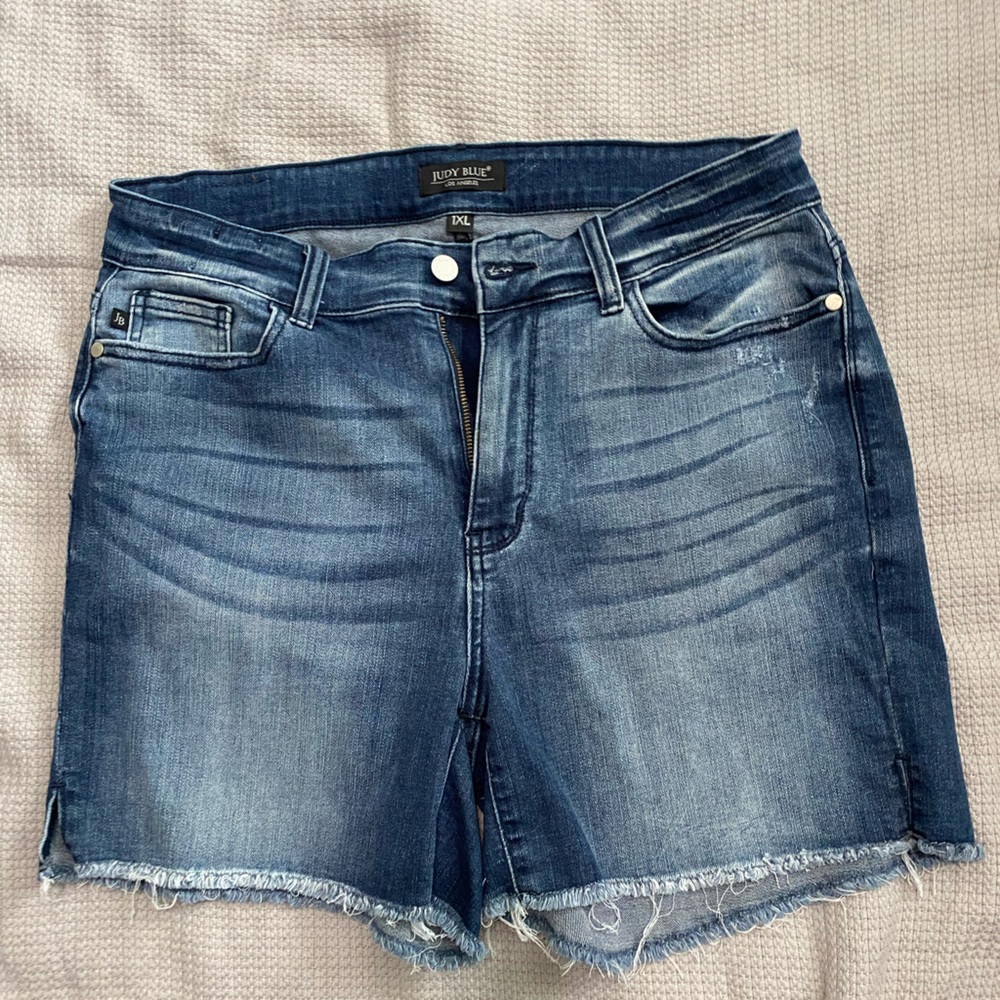 Judy Blue Side Slit Shorts 1X GUC